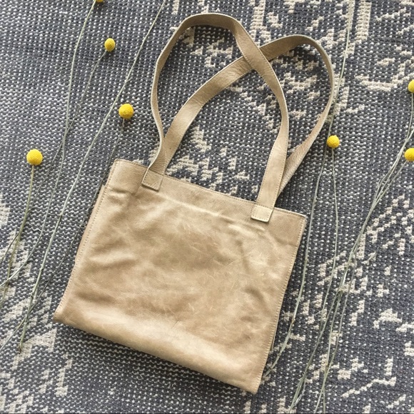Lily and Lola Jade Tan Leather Tote - Picture 3 of 8